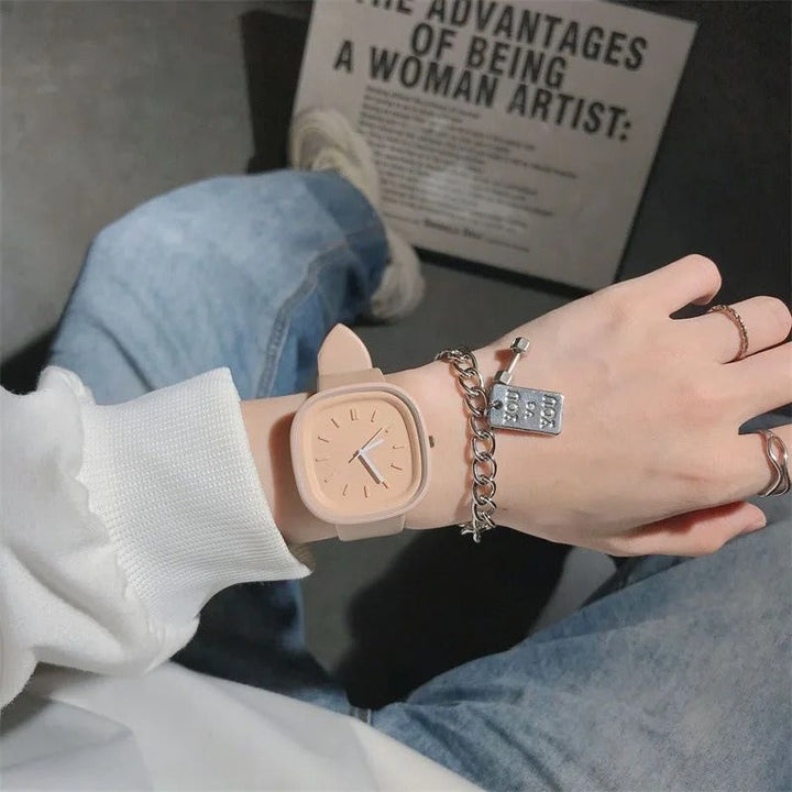 Tidløs pastell dameklokke, elegant motetilbehør. Fargerikt armbåndsur for kvinner.