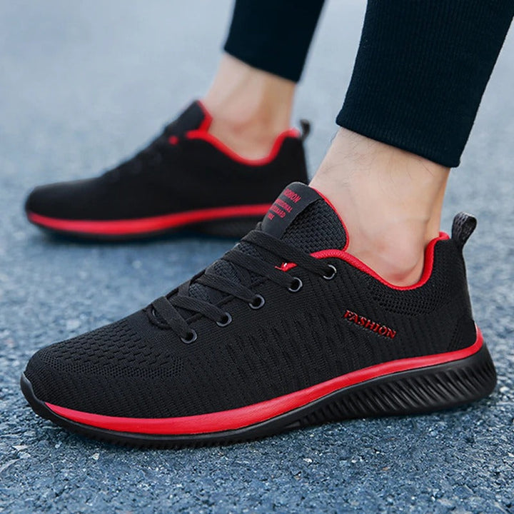 Svarte sportssko for menn, lette og pustende sneakers, perfekte for trening og daglig komfort.
