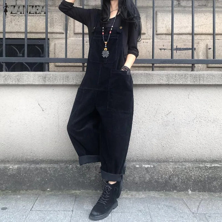 Damejumpsuit med vide ben og et avslappet snitt, designet for optimal komfort og trendy utseende.