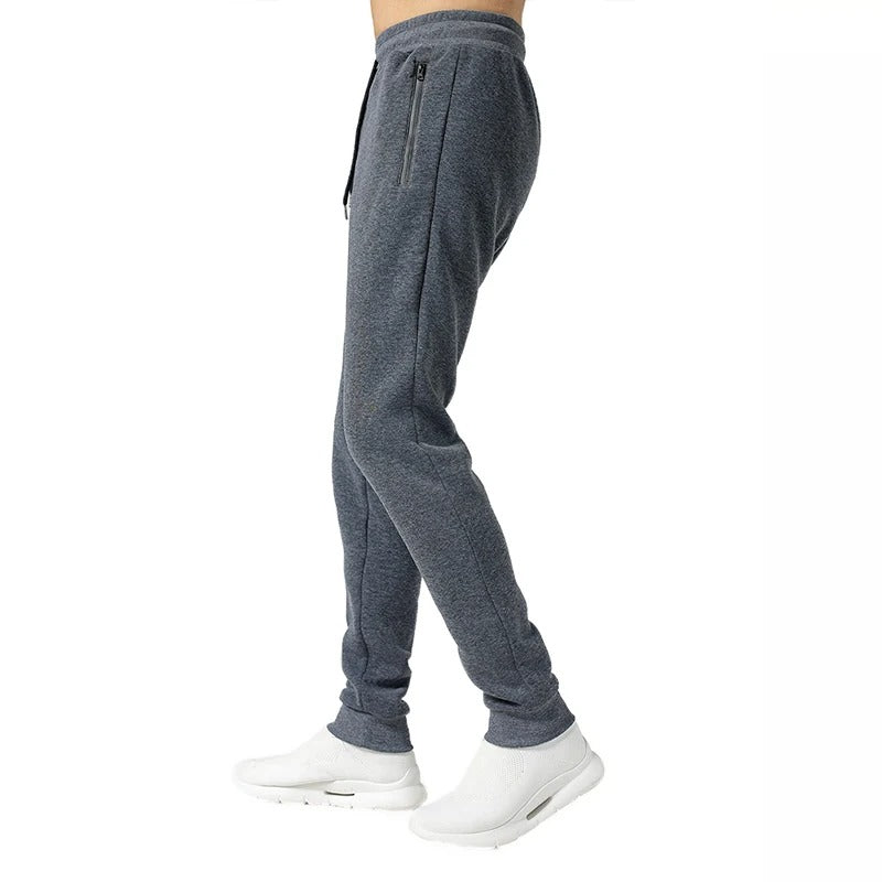 Menns joggebukser i premium stoff, gir maksimal komfort og bevegelsesfrihet under trening.
