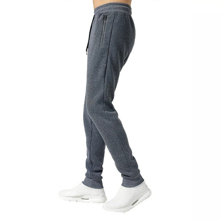 Menns joggebukser i premium stoff, gir maksimal komfort og bevegelsesfrihet under trening.