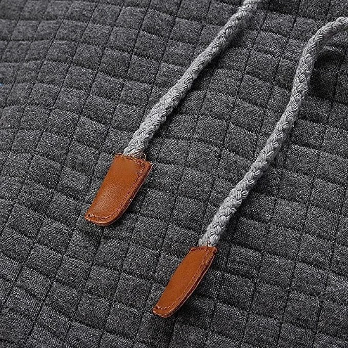Komfortabel menns langermet genser med hette, perfekt for en casual look og fritidsaktiviteter.