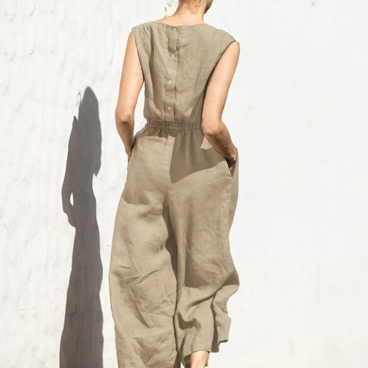 Trendy jumpsuit for kvinner, med høy midje og vide ben. Komfortabel for vår og sommer, elegant for kvelder.
