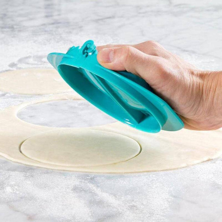 Praktisk dumplingmaker-sett. Forenkler forming av perfekte dumplings og annen deig. Effektivt kokkeverktøy.