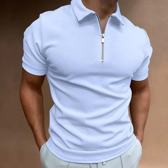 Nærbilde av krage og knapper på en herre polo skjorte, elegant detalj og tidløs stil.