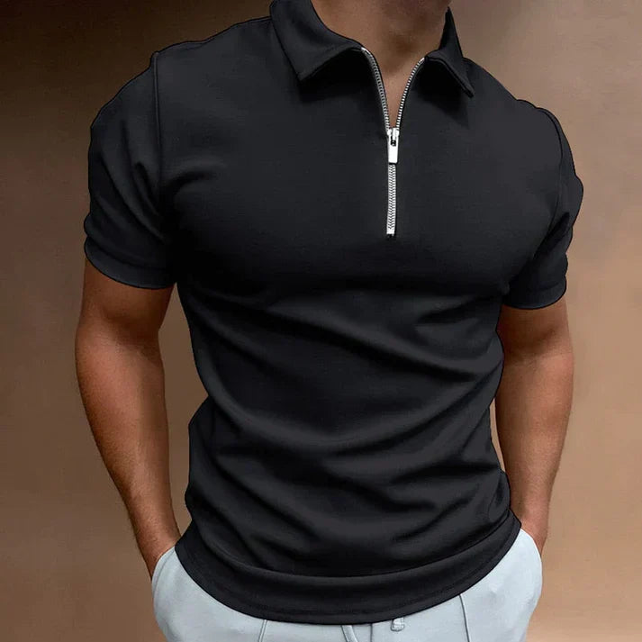 Klassisk hvit herre polo skjorte, tidløs stil og komfortabel. Perfekt for sommerklær og fritid.