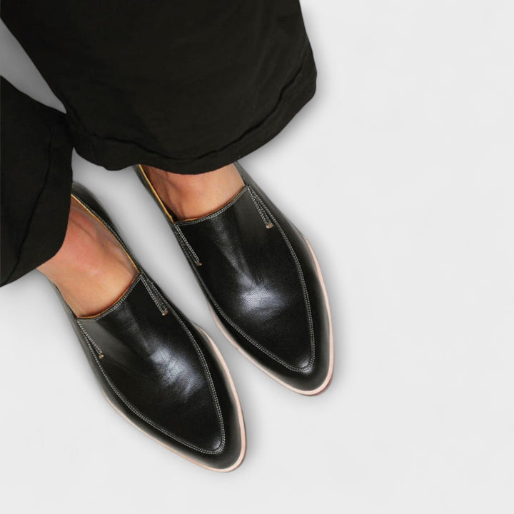 Elegante, komfortable kvinneloafers i sort design. Stilige slip-on flatesko for damer, ideelle til jobb og fritid.