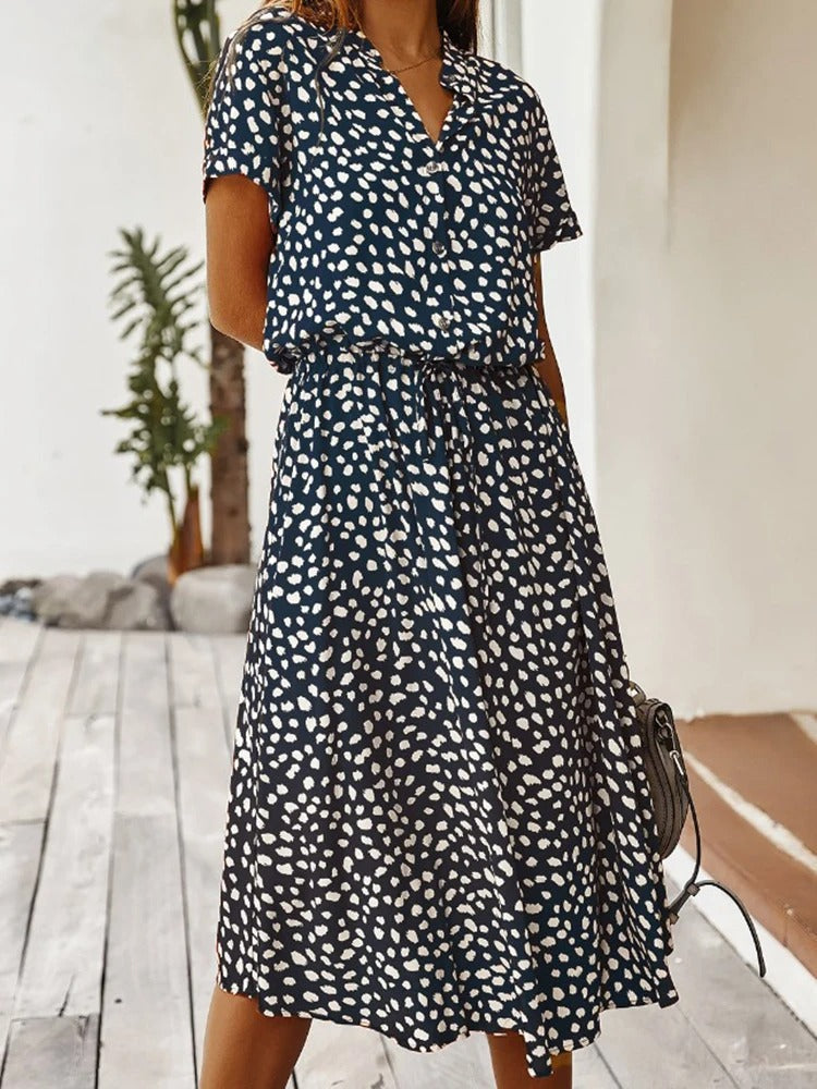 Enkel og elegant dame sommerkjole, lett og komfortabel for hverdagsbruk.