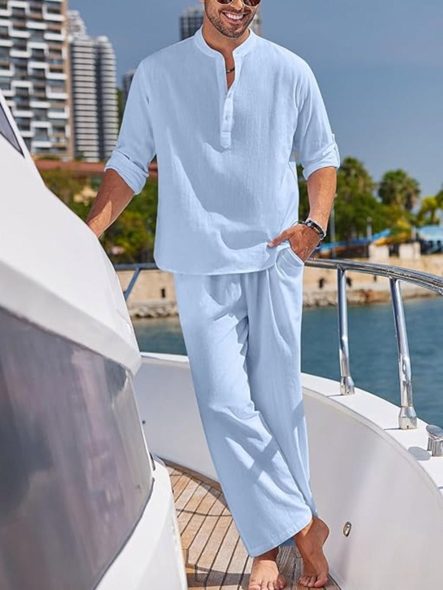 Elegant menns todelt sommerantrekk med kortermet V-hals skjorte og shorts for fritid og stil.