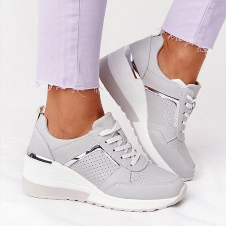 Moderne klumpete sneakers for kvinner, designet for optimal komfort og stilig hverdagsbruk.