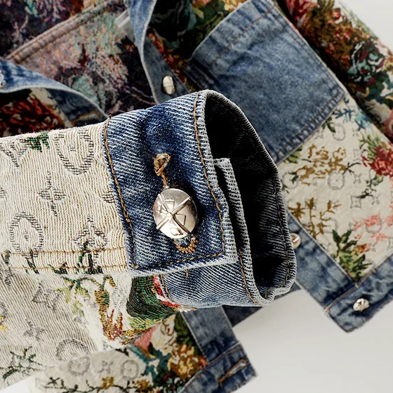 Dame jeansjakke med blomster, ideell sommer/festivaljakke i bohemsk stil.