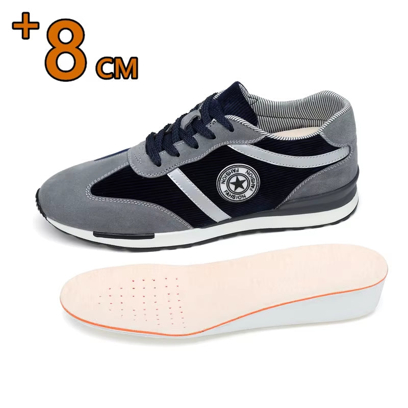 Pustende sportssko for menn med 8 cm skjult høydeøkning. Komfortable og stilige sneakers i grått/blått.