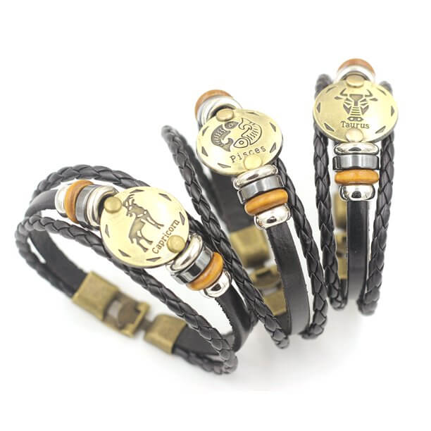 Personlig stjernetegn armbånd i flerlags skinn, en flott gave til kvinner som verdsetter astrologi.