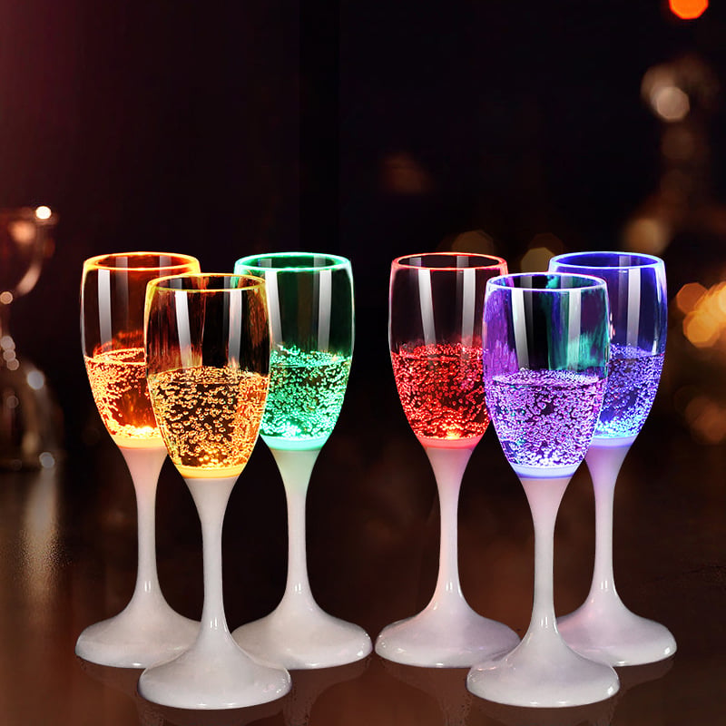 Feire med stil! Lysende champagneglass som gløder i mørket, perfekt for enhver fest.