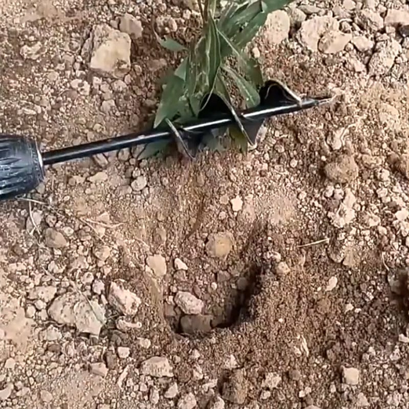 Hageverktøy: spiralbor for drill, et must for enkel planting av løk og hagearbeid.