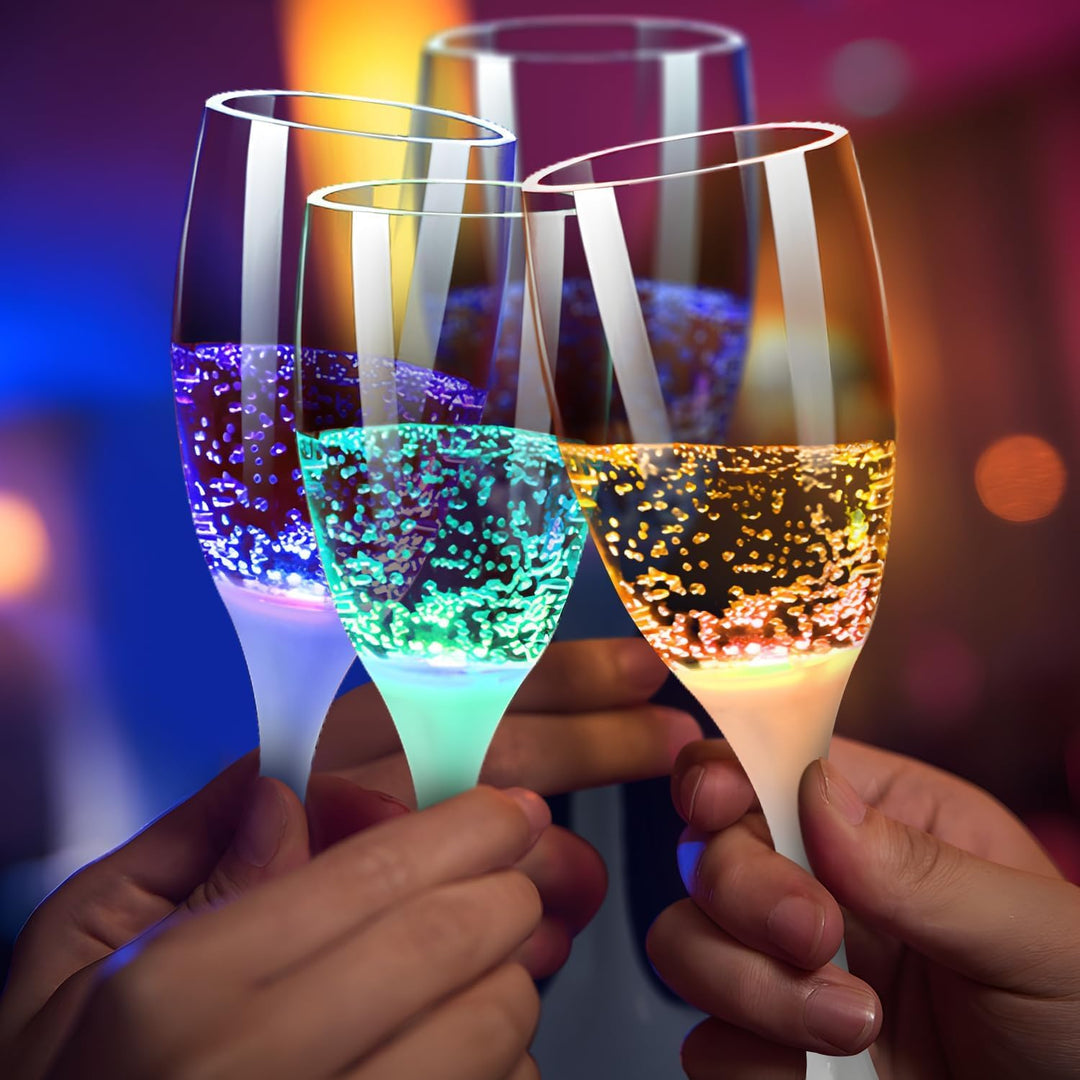 Gaveidé: Et sett med lysende champagneglass for uforglemmelige og glitrende feiringer.