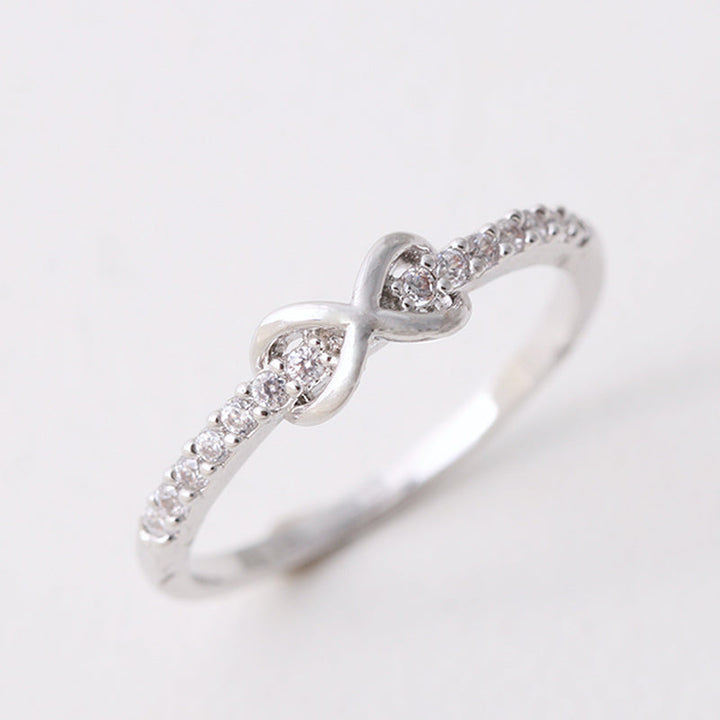Detaljert gull infinityring, høykvalitets smykke, den perfekte gaven til datter.