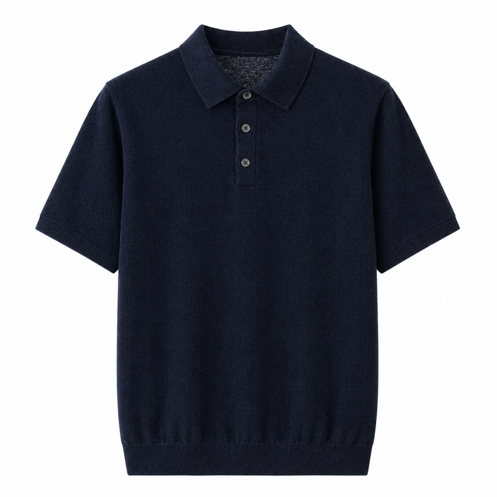 Nærbilde av elegant strikket tekstur på luksuriøs herre kasjmir polo t-skjorte.
