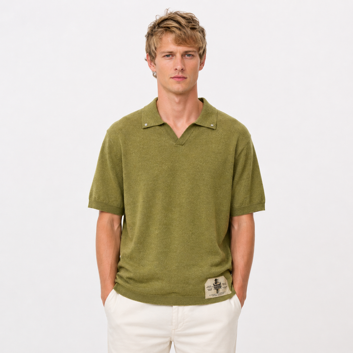 Komfortabel vintage herre polo t-skjorte i avslappet passform med unik seagull krage. Pustende og stilig.