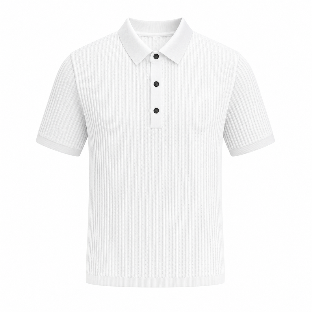 Slim fit kortermet herrepolo, strikket med fine striper. Komfortabel og stilig for business casual sommerstil.