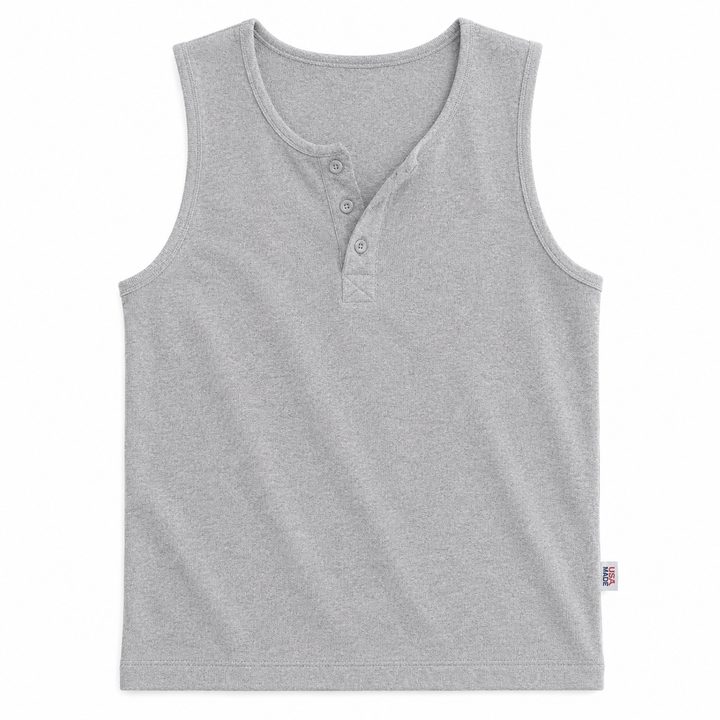 Komfortabel herre sommertopp; ermeløs tanktopp med knapper. Perfekt for varme dager og casual mote.