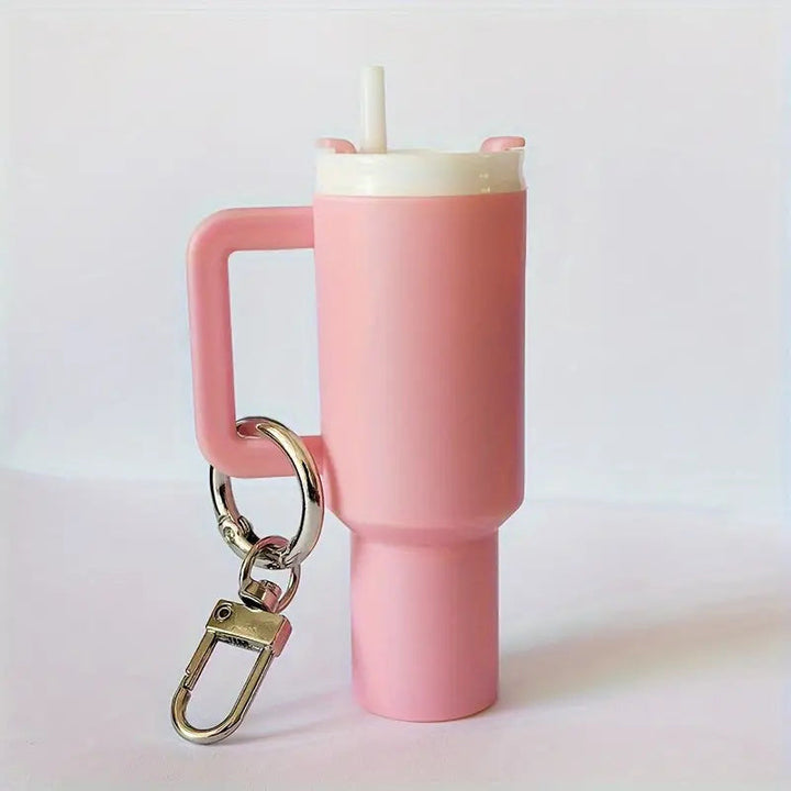 Silikon nøkkelring med leppepomadeholder og unikt minikopp utseende. Et must-have tilbehør.