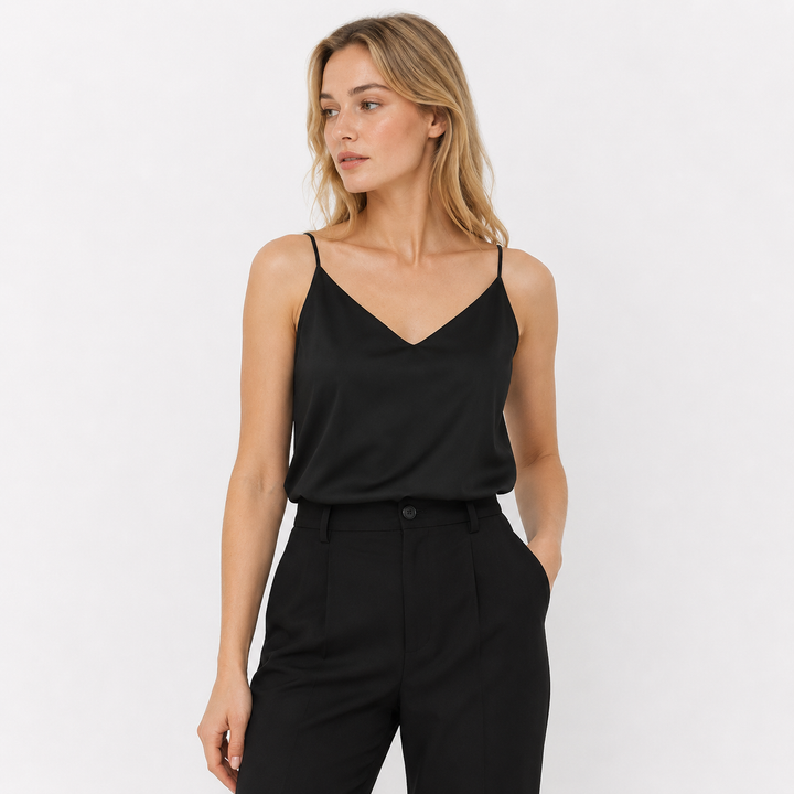 Moderne dame topp: Lang camisole med smale stropper. Et feminint og tidløst plagg for garderoben.