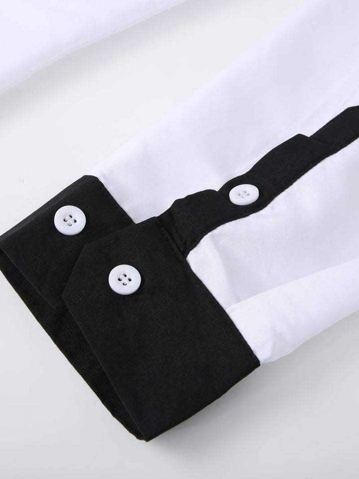 Detalj av knappestolpen på herre button-up skjorte. Viser kontrastdesign og kvalitetsknapper.