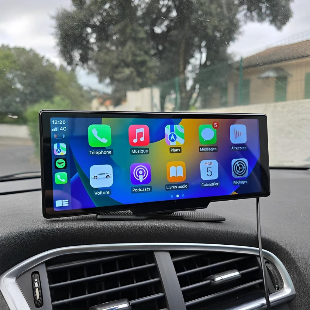 Ny bilskjerm med støtte for CarPlay/Android Auto, optimalisert for navigasjon, musikk og bilsikkerhet på veien.