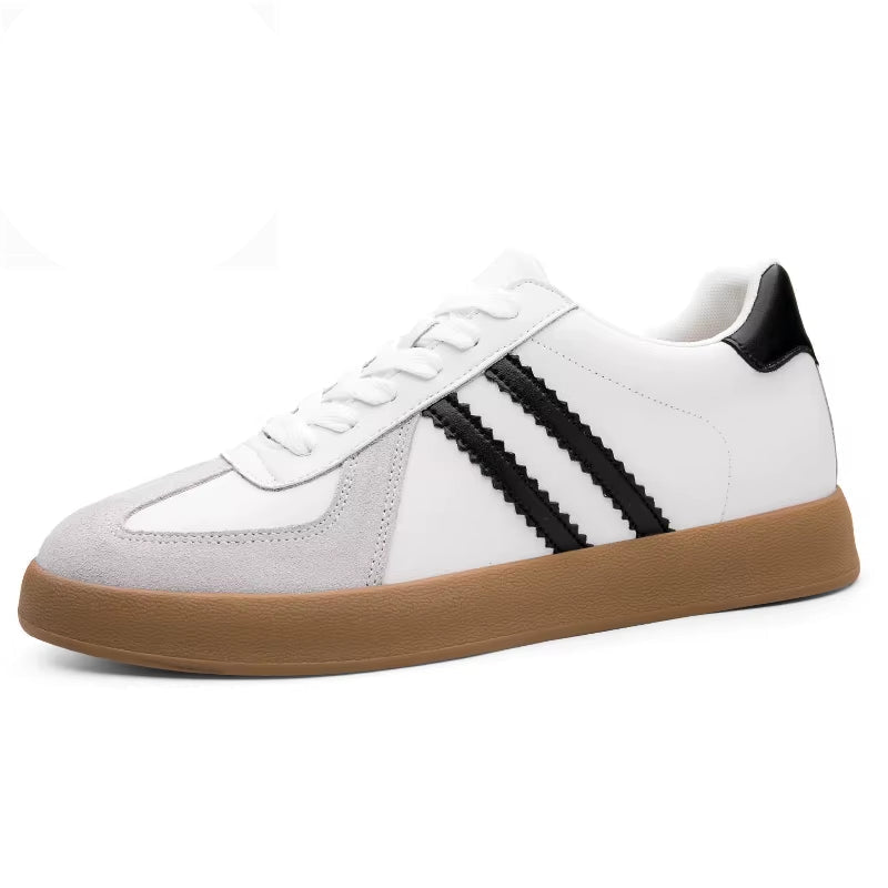 Komfortable hvite herresneakers med skjult 7 cm høydeøkning, perfekt for casual og stilige antrekk.