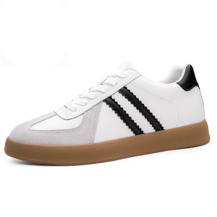 Komfortable hvite herresneakers med skjult 7 cm høydeøkning, perfekt for casual og stilige antrekk.
