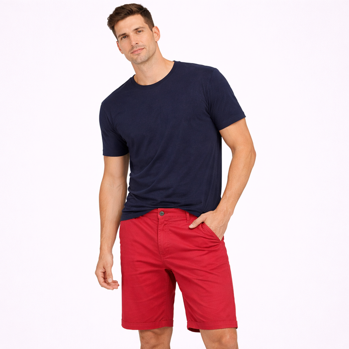 Nærbilde av tekstur på stilrene herreshorts, ensfarget design av høy kvalitet for sommerbruk og herremote.