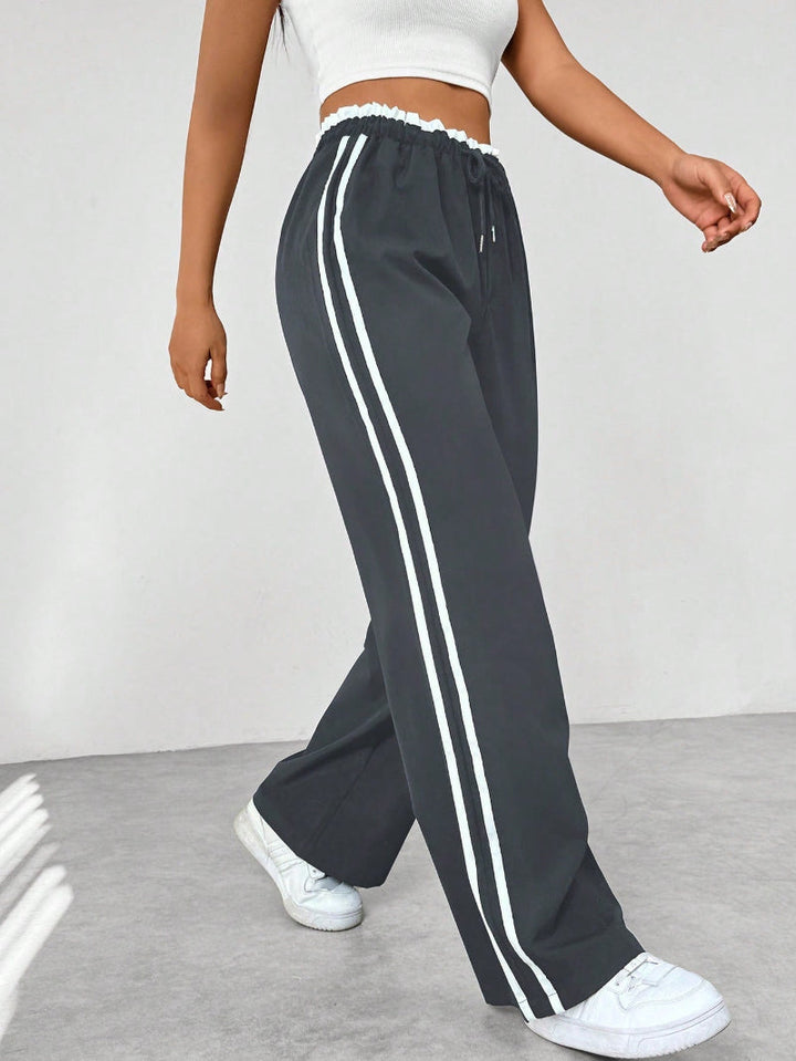 Trendy vide benbukser for kvinner med høy midje. Sporty, komfortabel & perfekt for casual streetstyle.