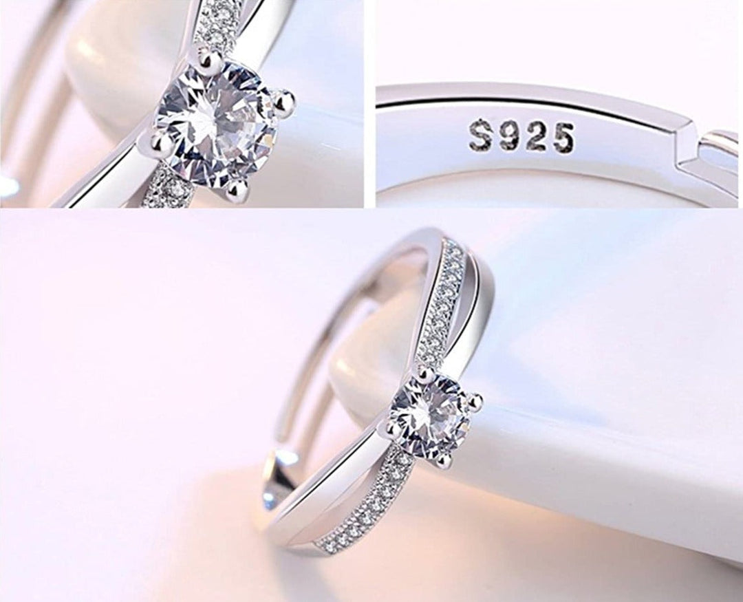 Justerbar forlovelsesring for kvinner, sølvbelagt med skinnende cubic zirconia. Et elegant smykkevalg.
