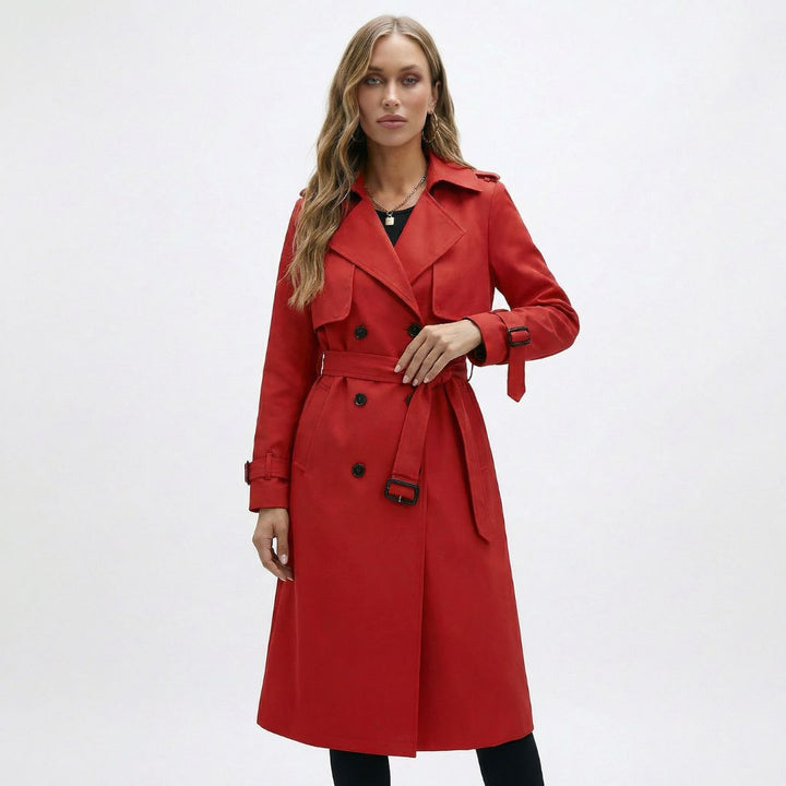 Stilren trenchcoat for kvinner, beige. Elegant og tidløs damekåpe, perfekt yttertøy for alle årstider.