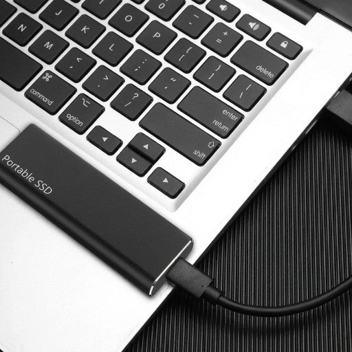 Elegant svart USB-C ekstern harddisk 4TB for moderne datalagring og rask filoverføring.
