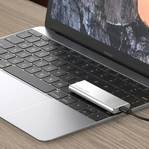 Ekstern harddisk 4TB med USB-C, bærbar løsning for sikker datalagring og rask filoverføring.