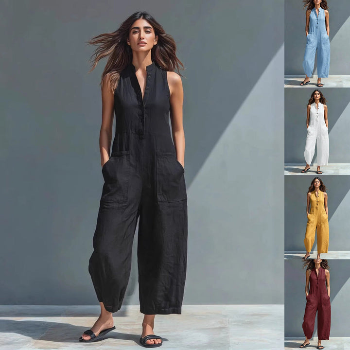 Ermeløs dame jumpsuit med V-hals, praktiske lommer og vide ben for avslappet sommerstil.