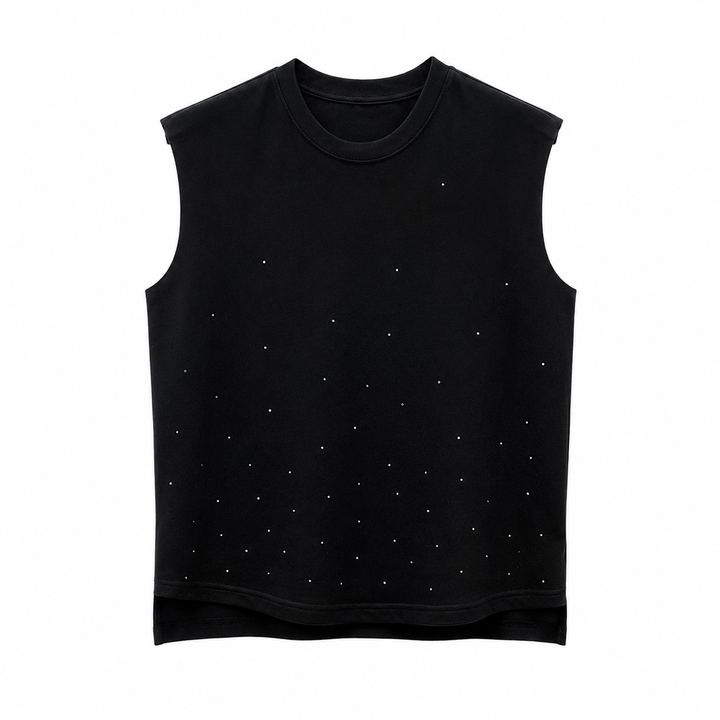 Nær bilde av ermeløs unisex topp. Viser skinnende rhinestone stjerner, ideell for fest og fritid.