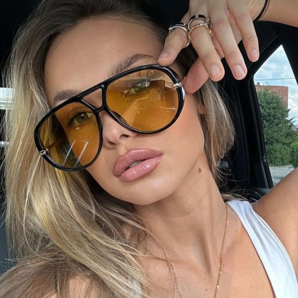 Unisex oversized solbriller (CJ26) med UV-beskyttelse. Elegant og moteriktig tilbehør for sommer.