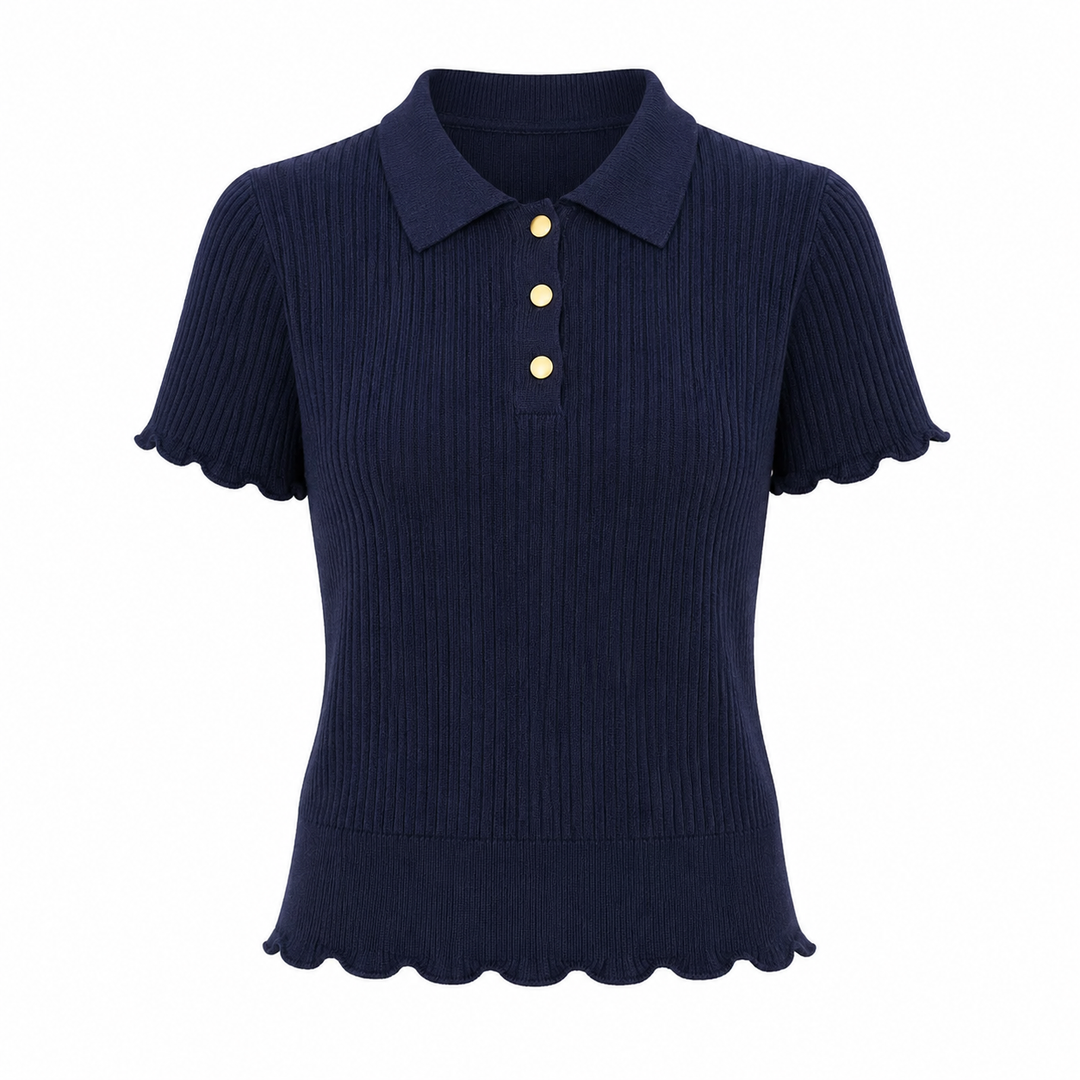 Dame polo topp i marineblå med slim fit design. Stilren kort ermet overdel for elegant sommer og kontorbruk.