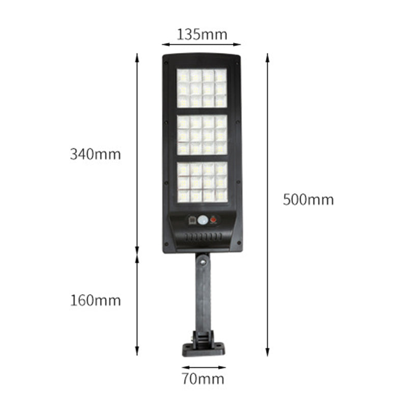 Detalj av solcellepanel på kraftig utendørs gatelys. Samler energi for LED-belysning om natten.