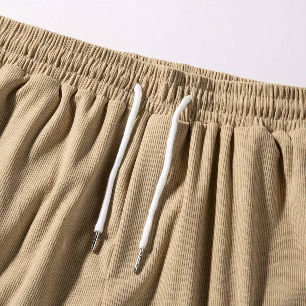Svarte herreshorts, stilrene og komfortable. Allsidige sommershorts for både strand, sport og fritid.
