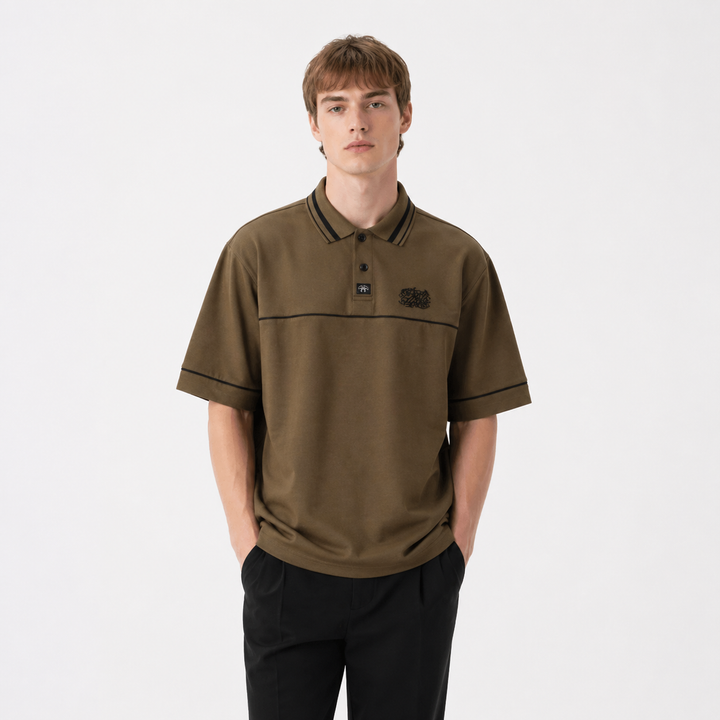 Casual herre polo t-skjorte, brodert med urban streetwear design. Løs passform, ideell for moderne sommerskjorter.