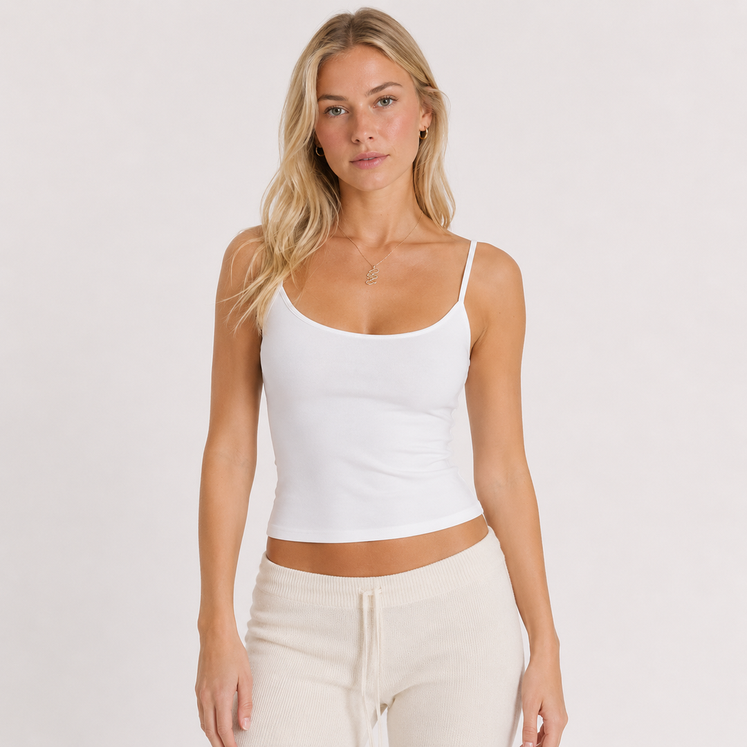 Behagelig dame crop camitopp med tynne spagettistropper. Perfekt sommertopp for casual bruk eller lag-på-lag.