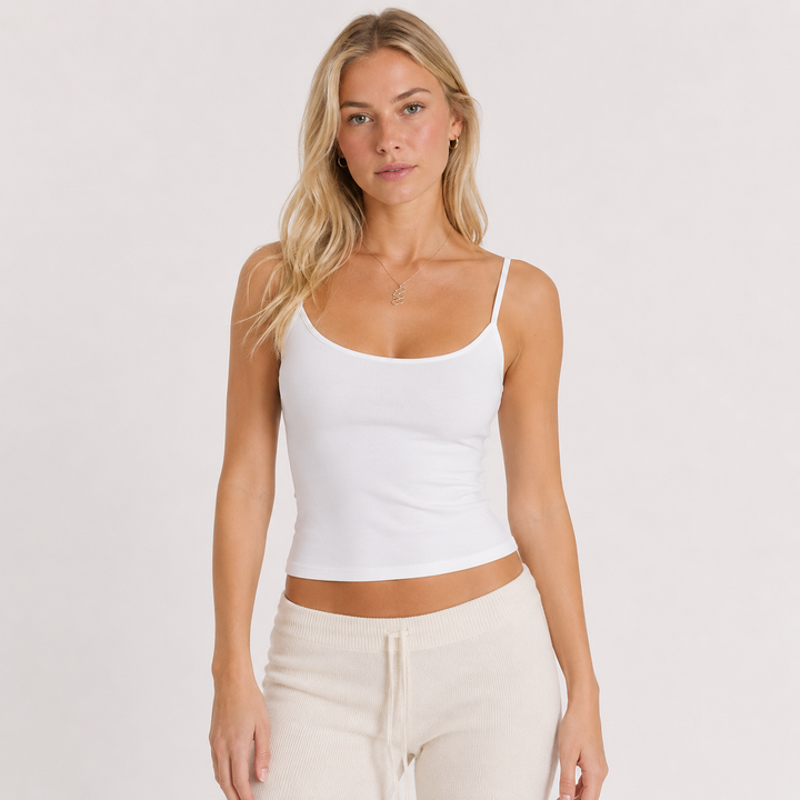 Behagelig dame crop camitopp med tynne spagettistropper. Perfekt sommertopp for casual bruk eller lag-på-lag.