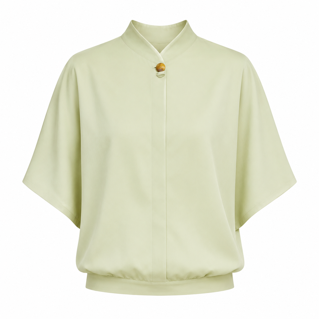 Stilren og komfortabel beige damebluse med ståkrage. Løs sommertopp perfekt for elegant hverdagsbruk.
