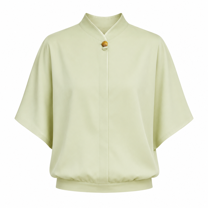 Stilren og komfortabel beige damebluse med ståkrage. Løs sommertopp perfekt for elegant hverdagsbruk.
