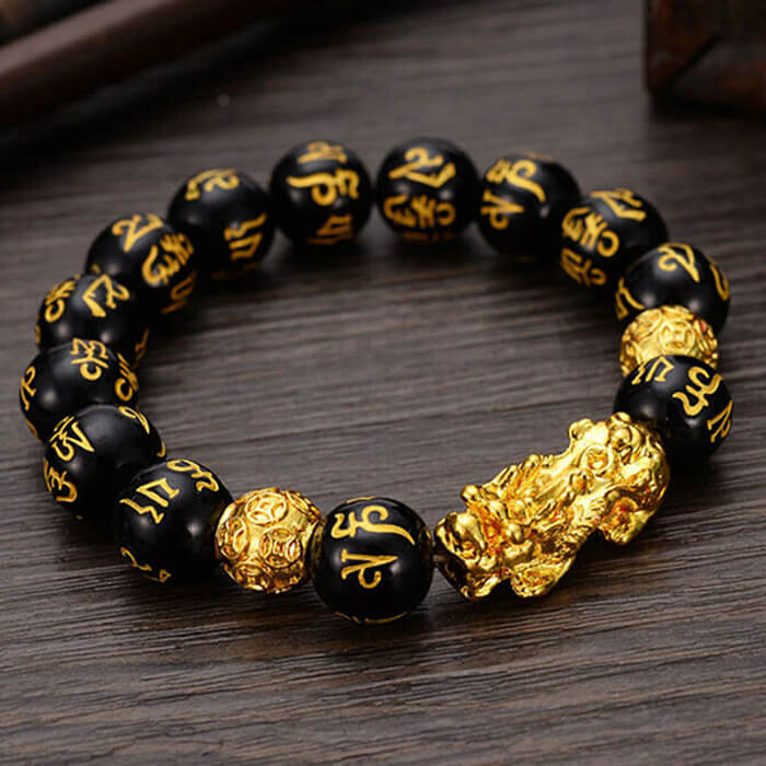 Gi deg selv lykke og velstand med dette svarte obsidian Feng Shui armbåndet.