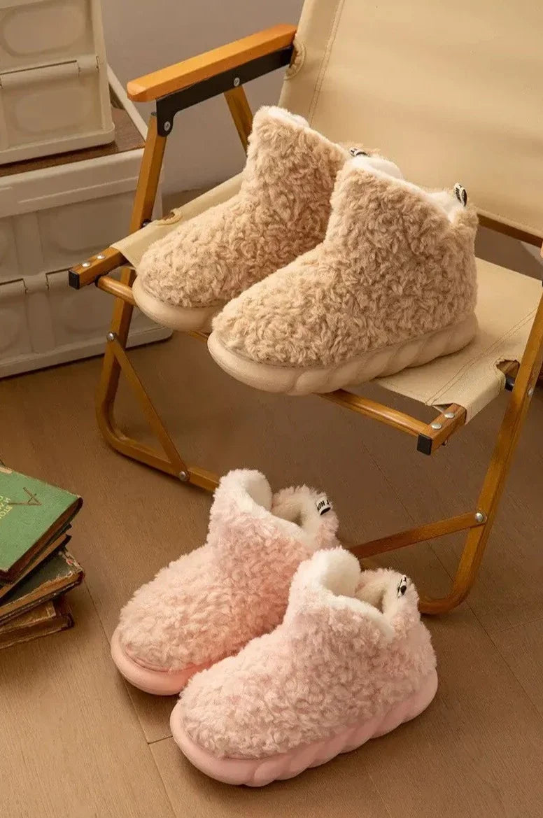 Myke fleecesko for en koselig vinter. Varme tøfler og komfortable vintersko i ett design.
